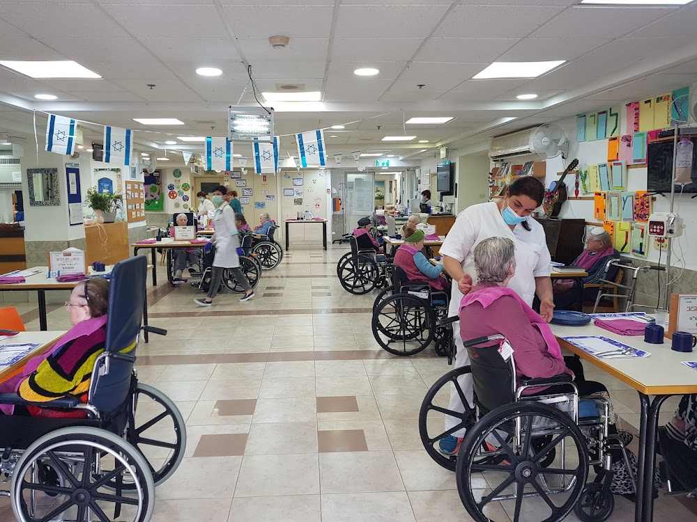 מעון הורים ומרכז רפואי לגיל השלישי – חיפה