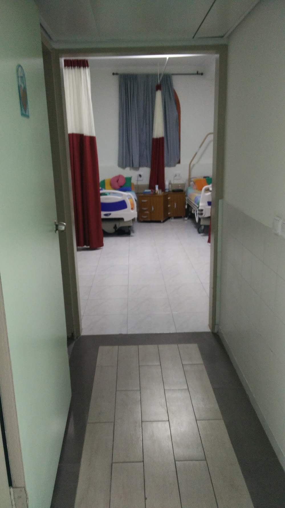 מרכז גריאטרי נאות התיכון – תל אביב
